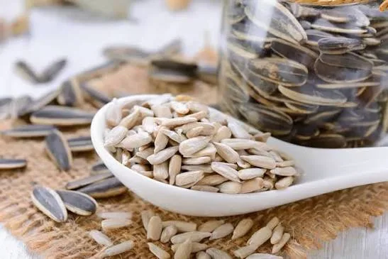 Sunflower seeds (سورج مکھی بیج)